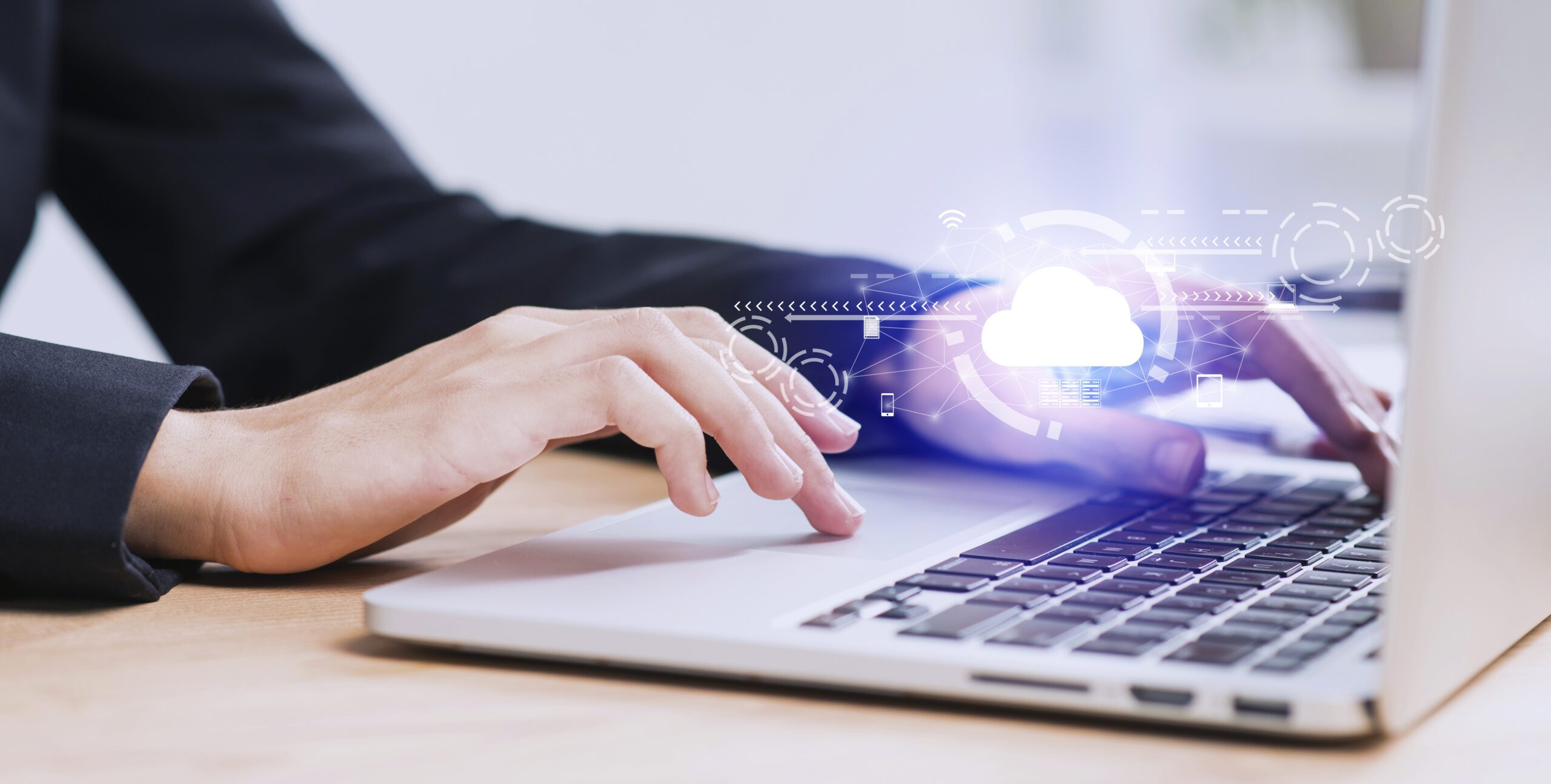 Cloud DevOps und CI/CD – automatisiertes Testen und Deployment für schnellere Software-Releases.