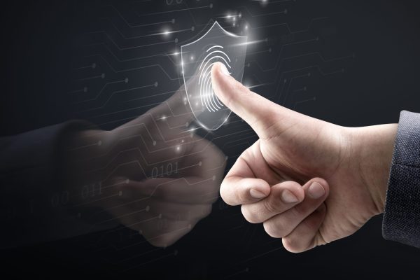 Hintergrund der Biometrischen Technologie mit Fingerabdruck-Scannersystem auf einem virtuellen Bildschirm, digitale Remixe.